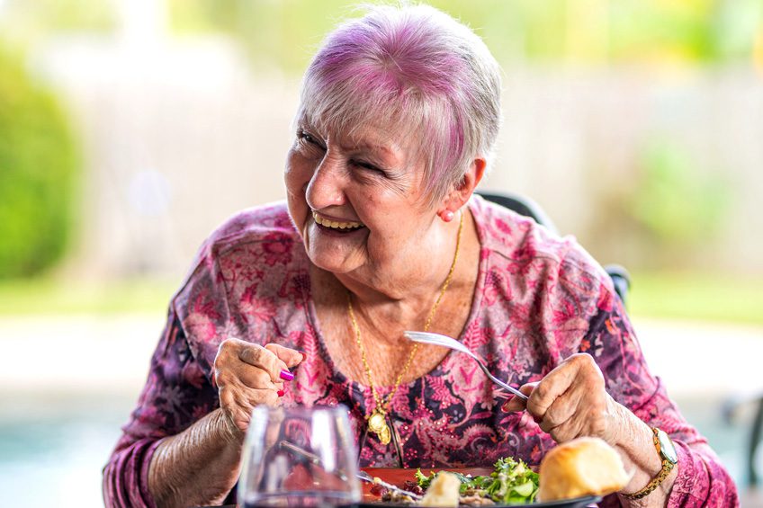 Someren Glen Senior Living Community in Centennial, CO - someren glen senior woman eating meal