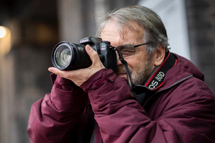 Someren Glen Senior Living Community in Centennial, CO - sg senior man taking photos