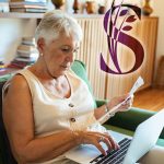 Someren Glen Senior Living Community in Centennial, CO - someren glen senior woman paying bills online