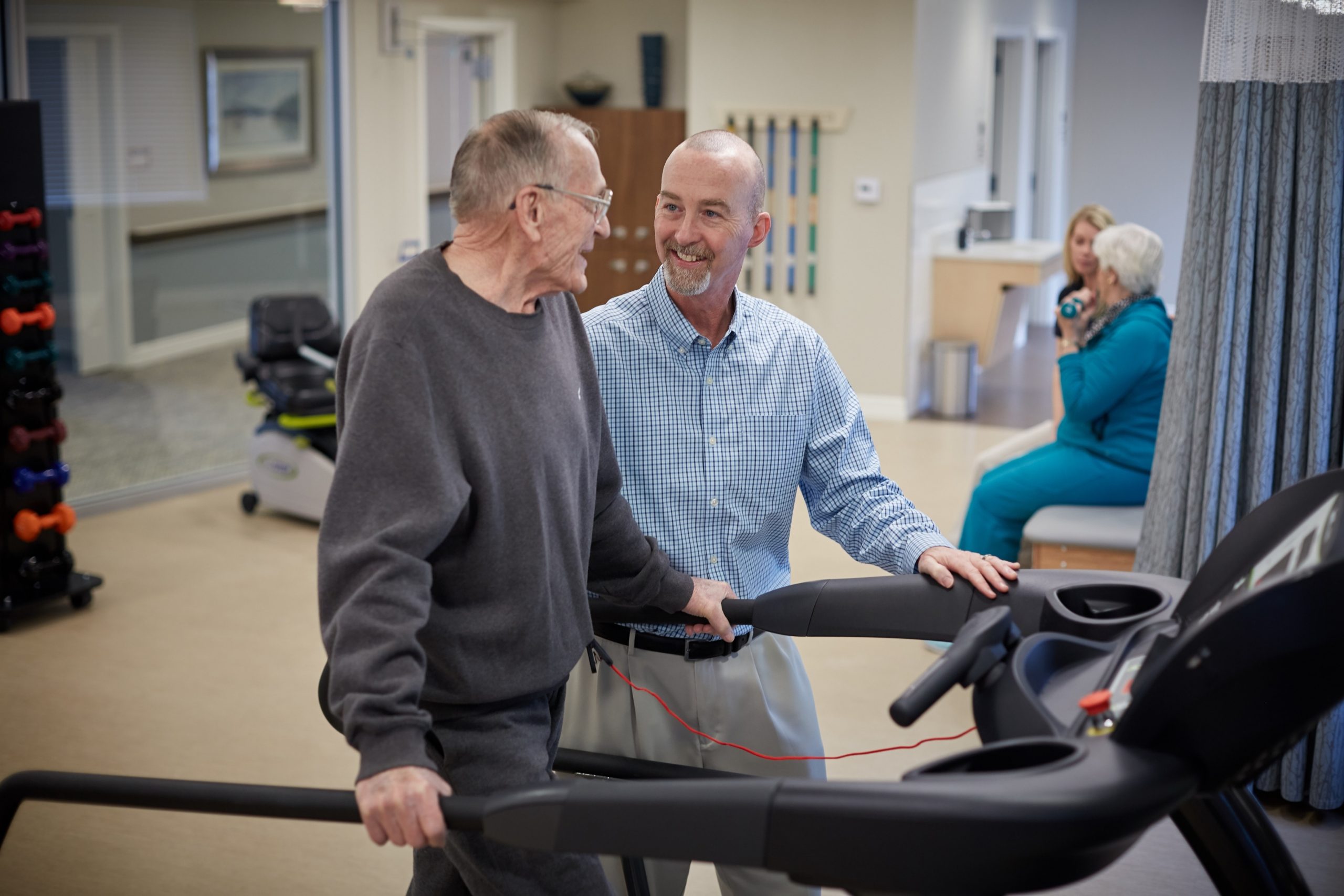 Someren Glen Senior Living Community in Centennial, CO - short term rehab neighborhood physical therapist and resident in rehab gym largelandscape