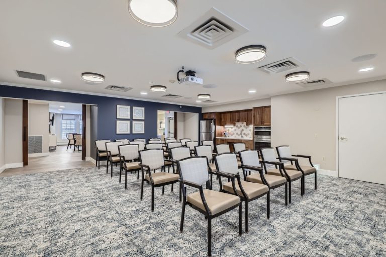 multi purpose senior living community room_landscape