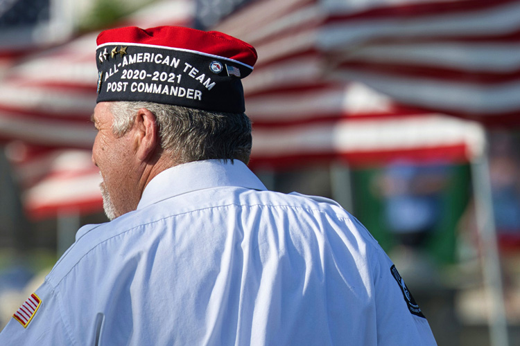 someren glen senior man veteran with flags Someren Glen Senior Living Community in Centennial, CO - someren glen senior man veteran with flags