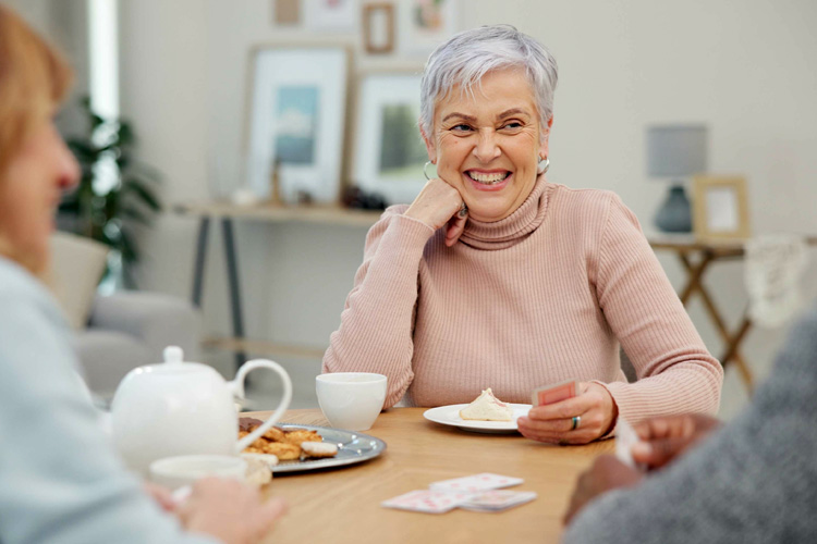 someren glen senior woman meeting and having coffee Someren Glen Senior Living Community in Centennial, CO - someren glen senior woman meeting and having coffee